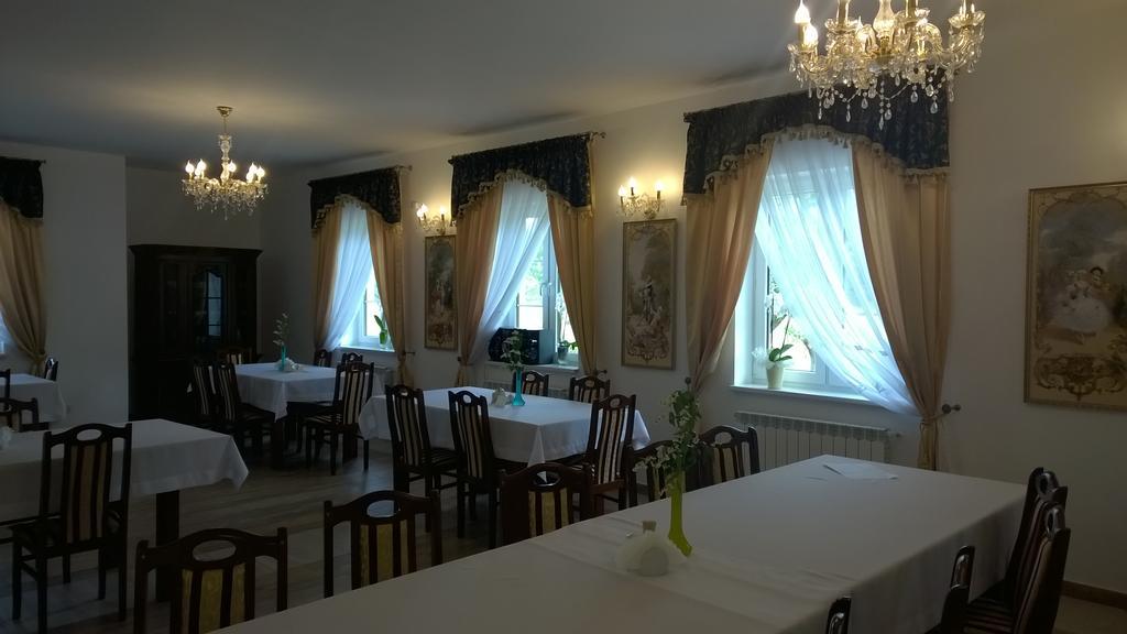 Noclegi Dwor Szlachecki Biedaczow Exterior photo